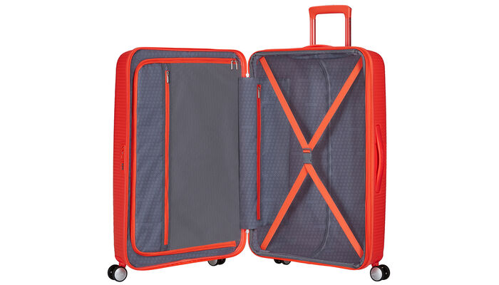 Organisation intérieure avec une poche  zippée supplémentaire