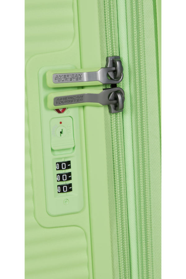 American Tourister SoundBox Spinner TSA Expandable 67cm  Kiwi Green